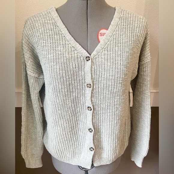 Hippie Rose Sweaters - Hippie Rose Chunky Knit Sweater Size L V-neck & Back Buttons Cropped 2-way Wear